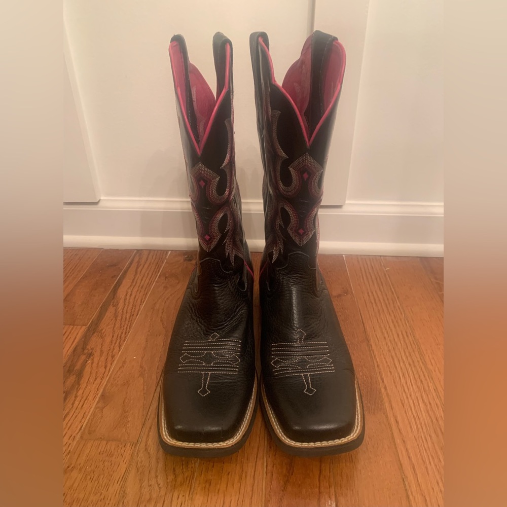 Women’s Ariat black square toe 8B